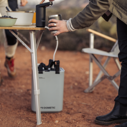 réservoir léger autonome en électricité à recharge batterie intégré Dometic